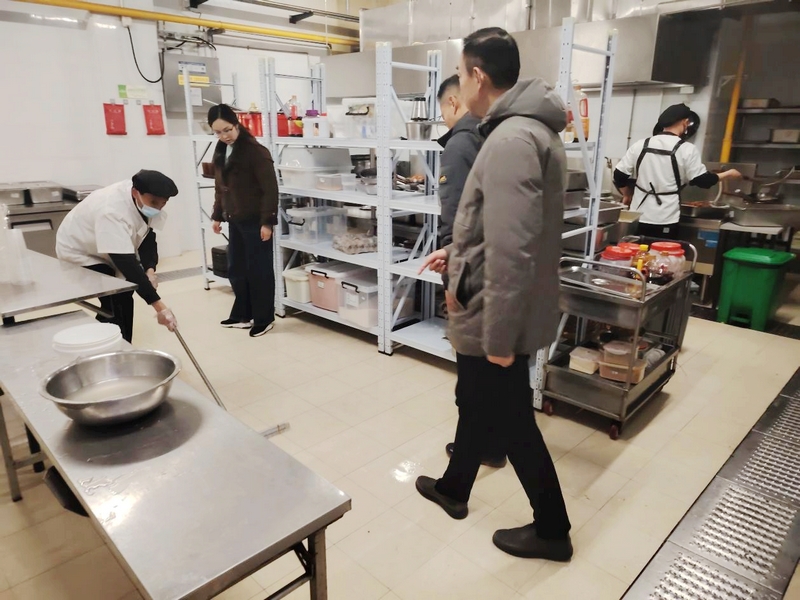 西校区开展春季开学食品安全与膳食经费管理自查工作
